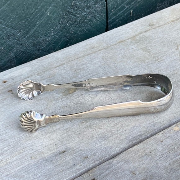 Vintage | English Sugar Tongs with Shell Design - Picture 7 of 13